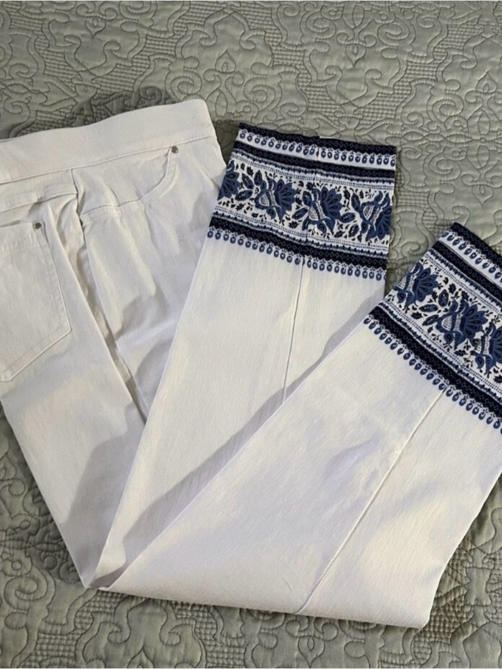 89th & Madison White Capris with Navy Embroidered Cuffs
